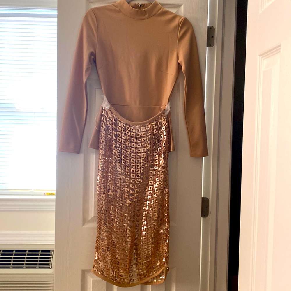 Two-piece set. Body suit and fishnet style, sequined skirt.